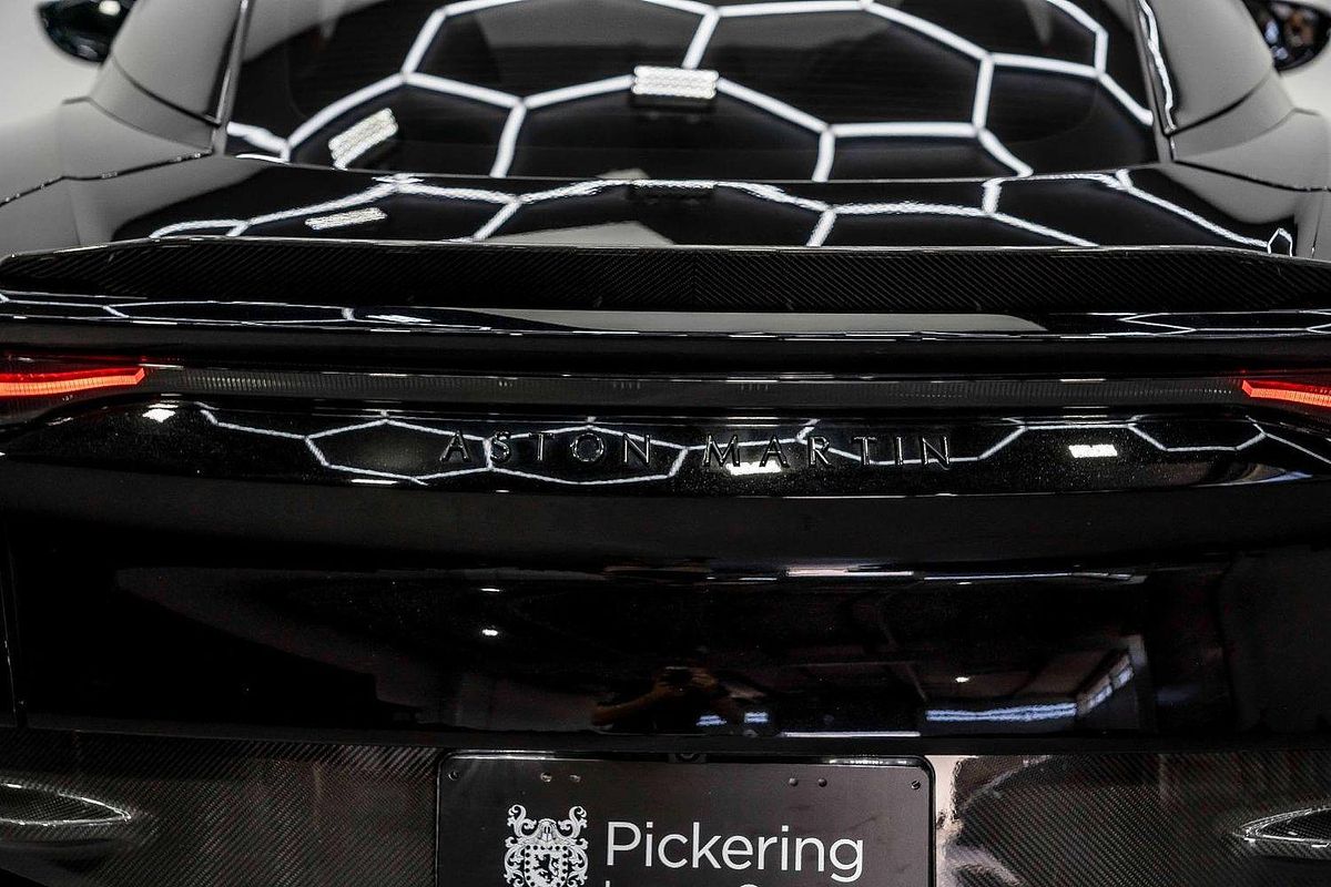 2022 Aston Martin DBS