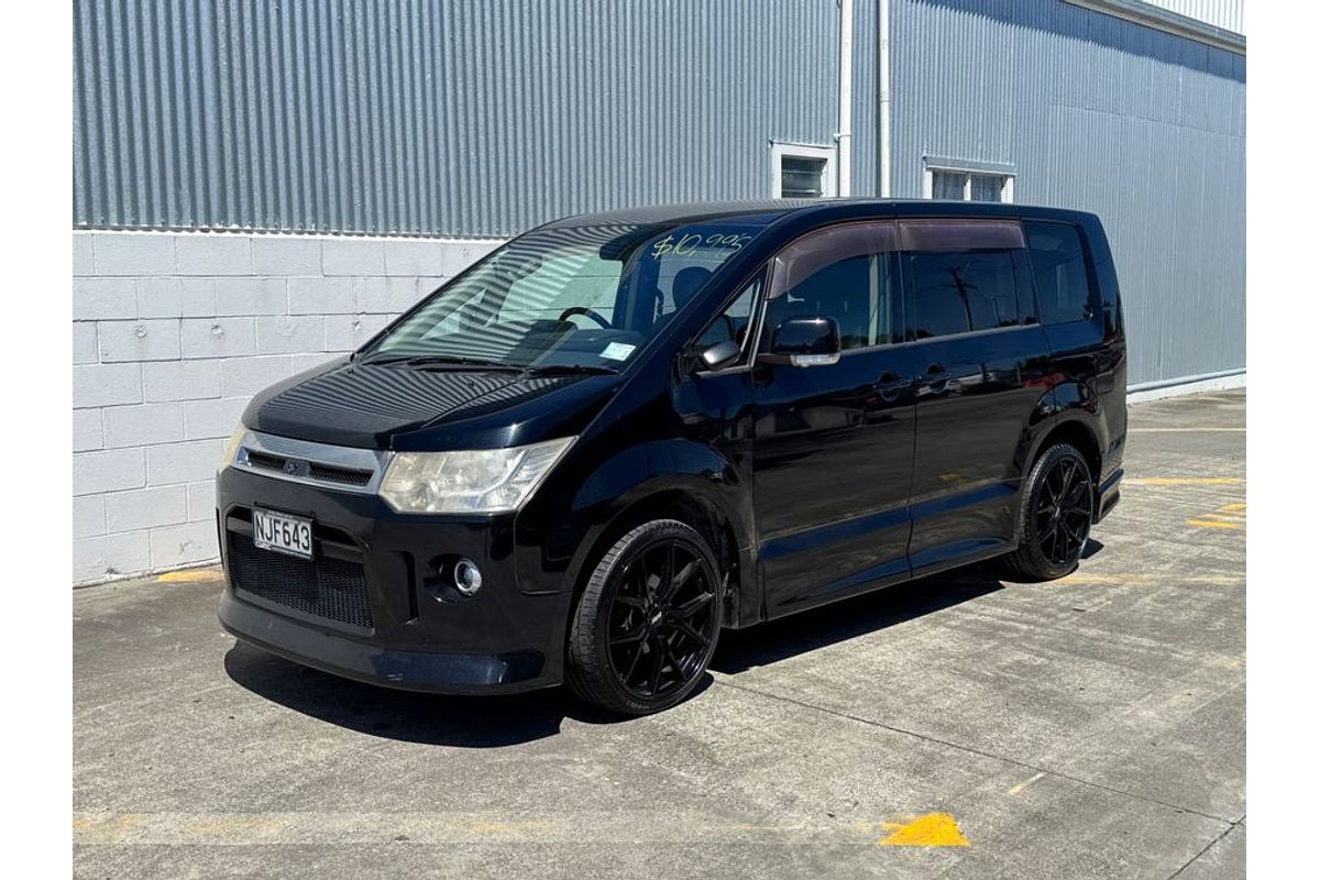 2007 Mitsubishi DELICA