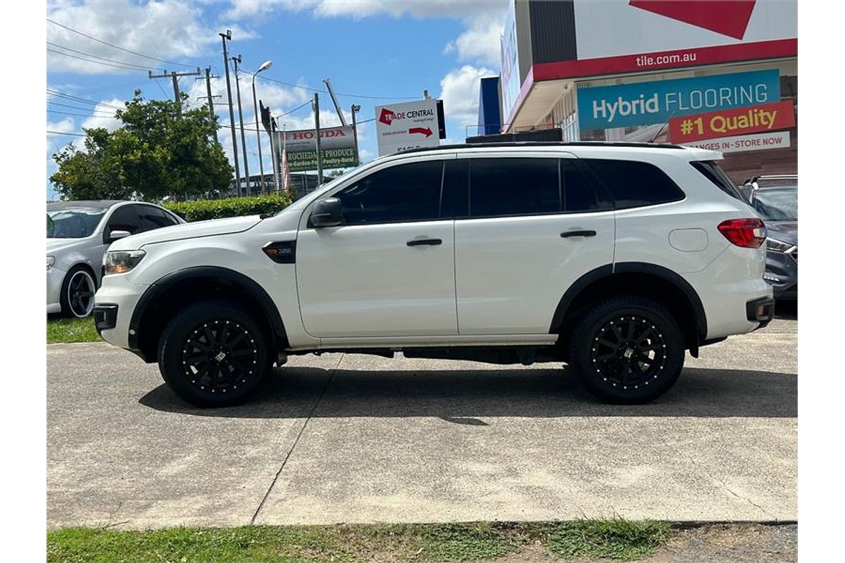 2016 Ford EVEREST AMBIENTE UA