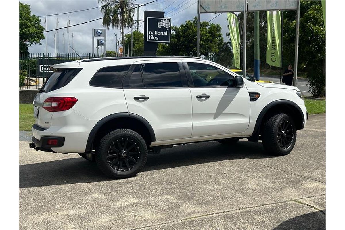 2016 Ford EVEREST AMBIENTE UA