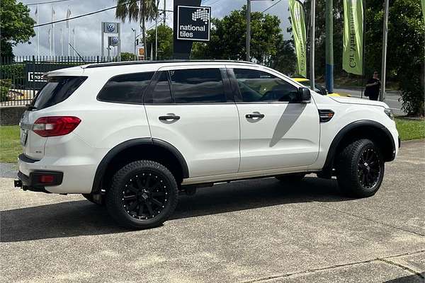 2016 Ford EVEREST AMBIENTE UA