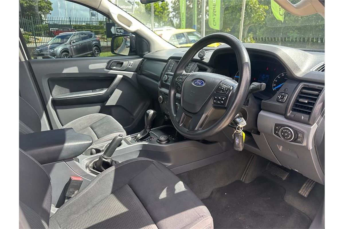 2016 Ford EVEREST AMBIENTE UA