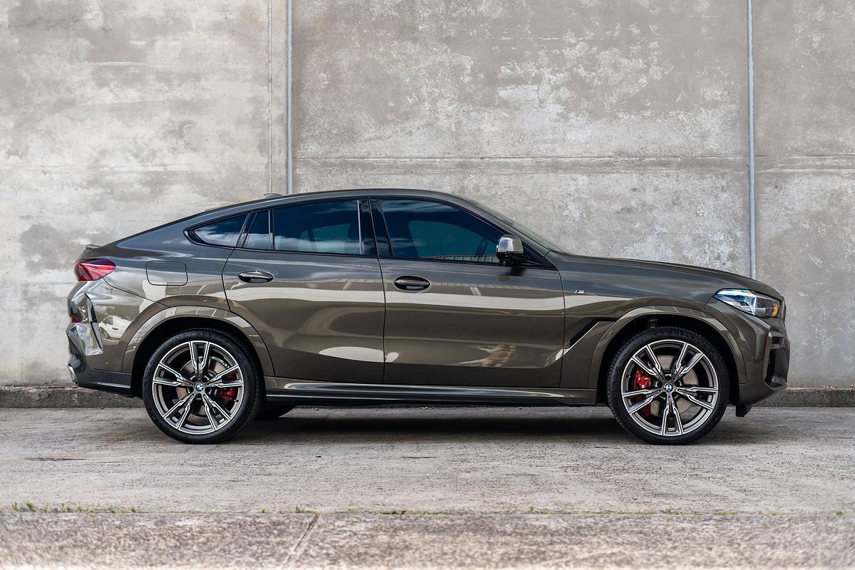 2022 BMW X6 M50i Pure G06