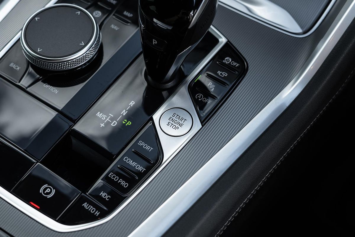 2022 BMW X6 M50i Pure G06