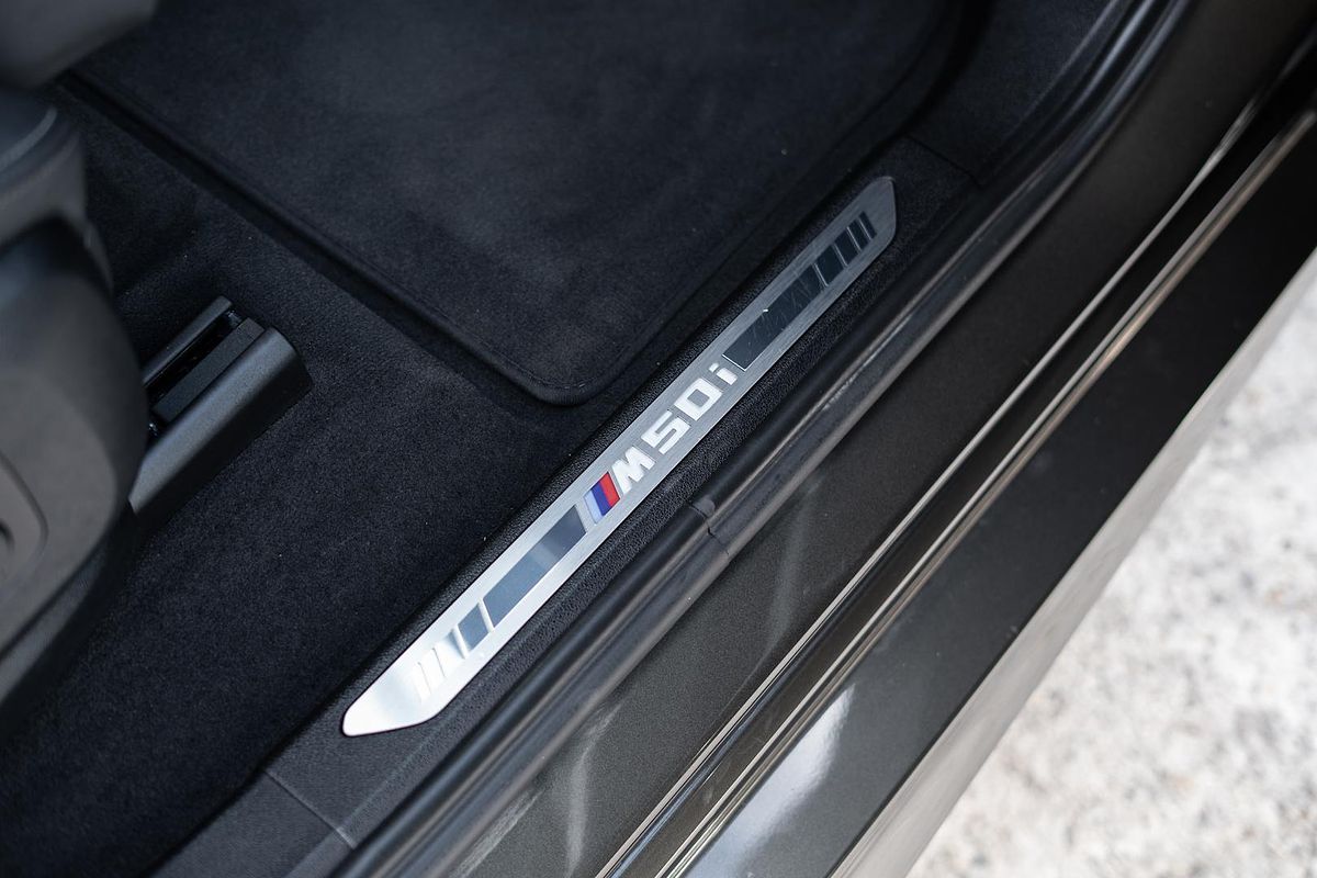 2022 BMW X6 M50i Pure G06