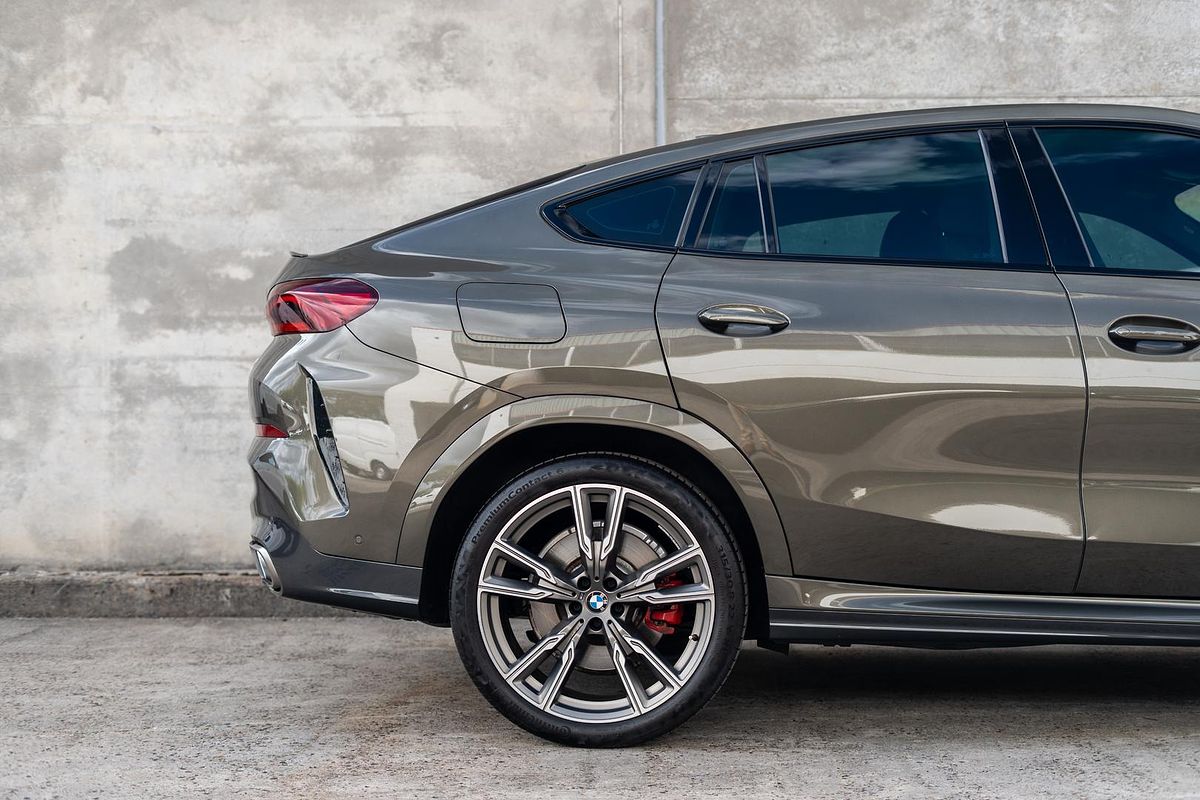 2022 BMW X6 M50i Pure G06