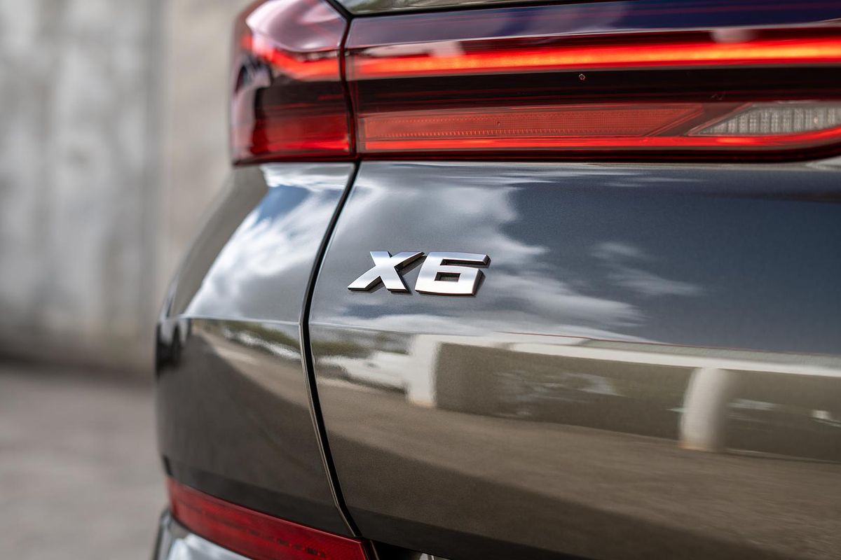 2022 BMW X6 M50i Pure G06