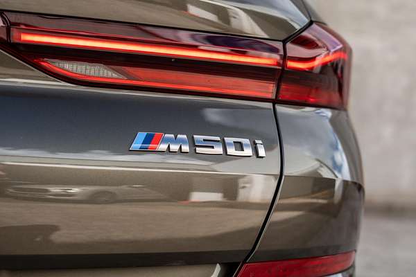 2022 BMW X6 M50i Pure G06
