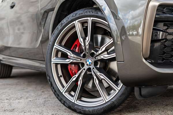 2022 BMW X6 M50i Pure G06