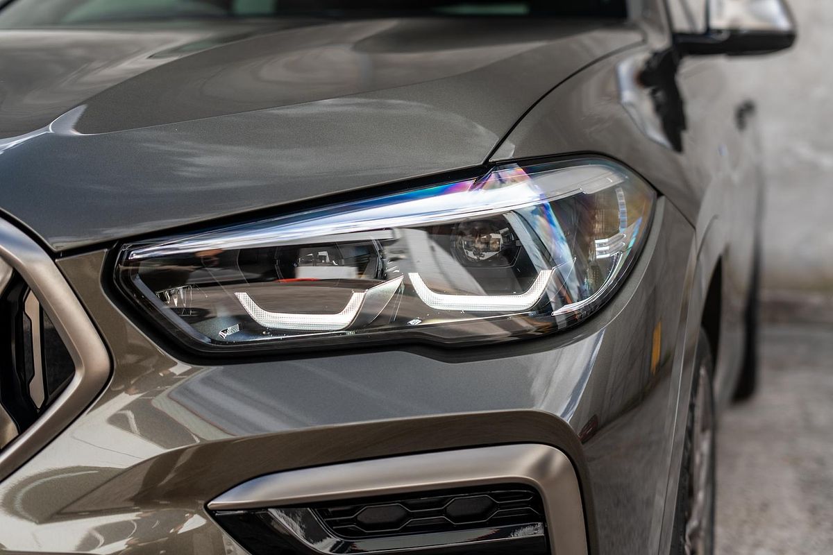 2022 BMW X6 M50i Pure G06