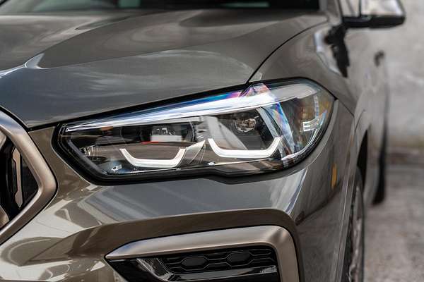 2022 BMW X6 M50i Pure G06