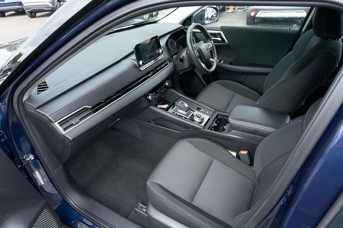 2024 Mitsubishi Outlander ES ZM
