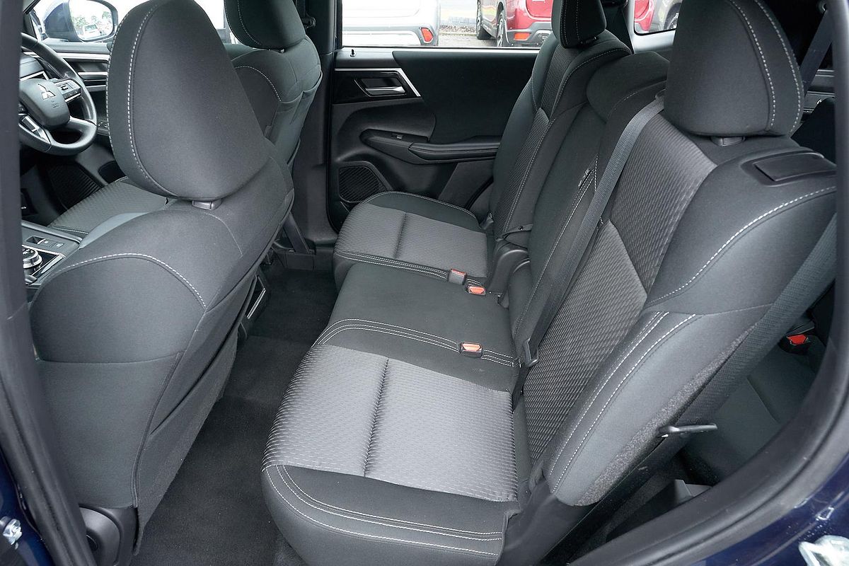 2024 Mitsubishi Outlander ES ZM