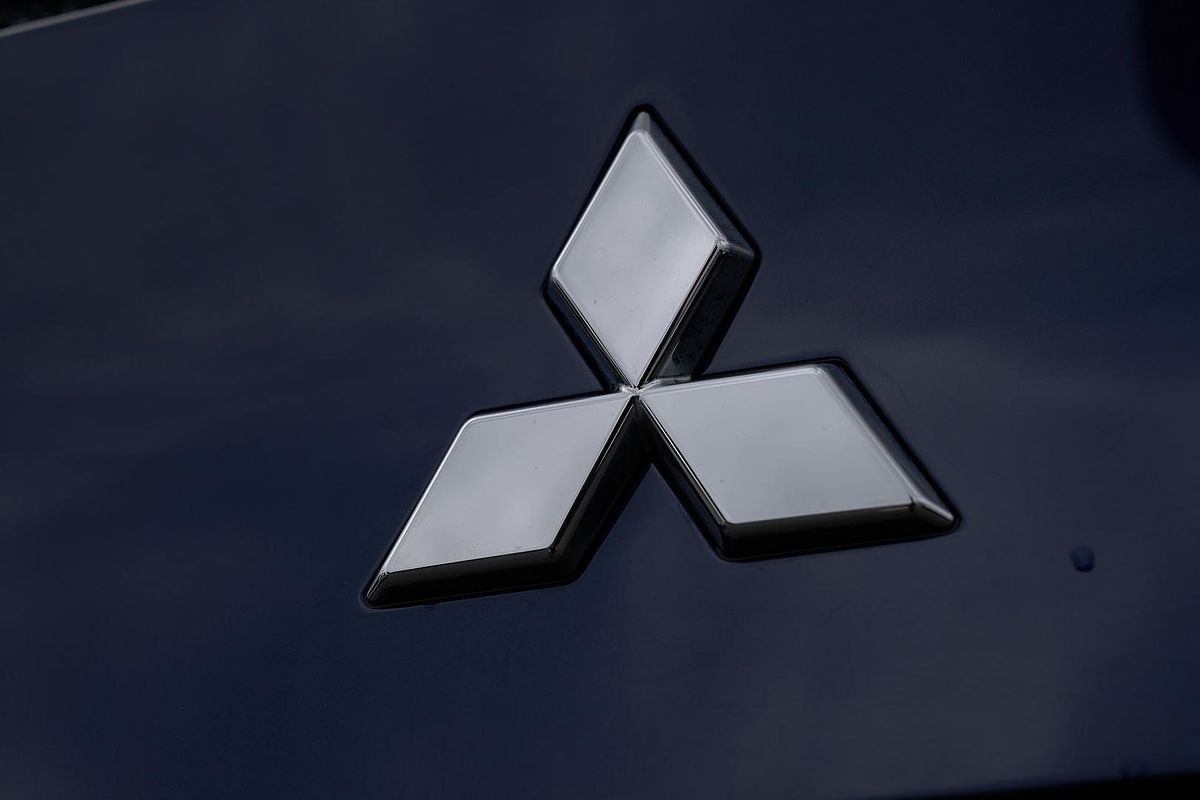 2024 Mitsubishi Outlander ES ZM