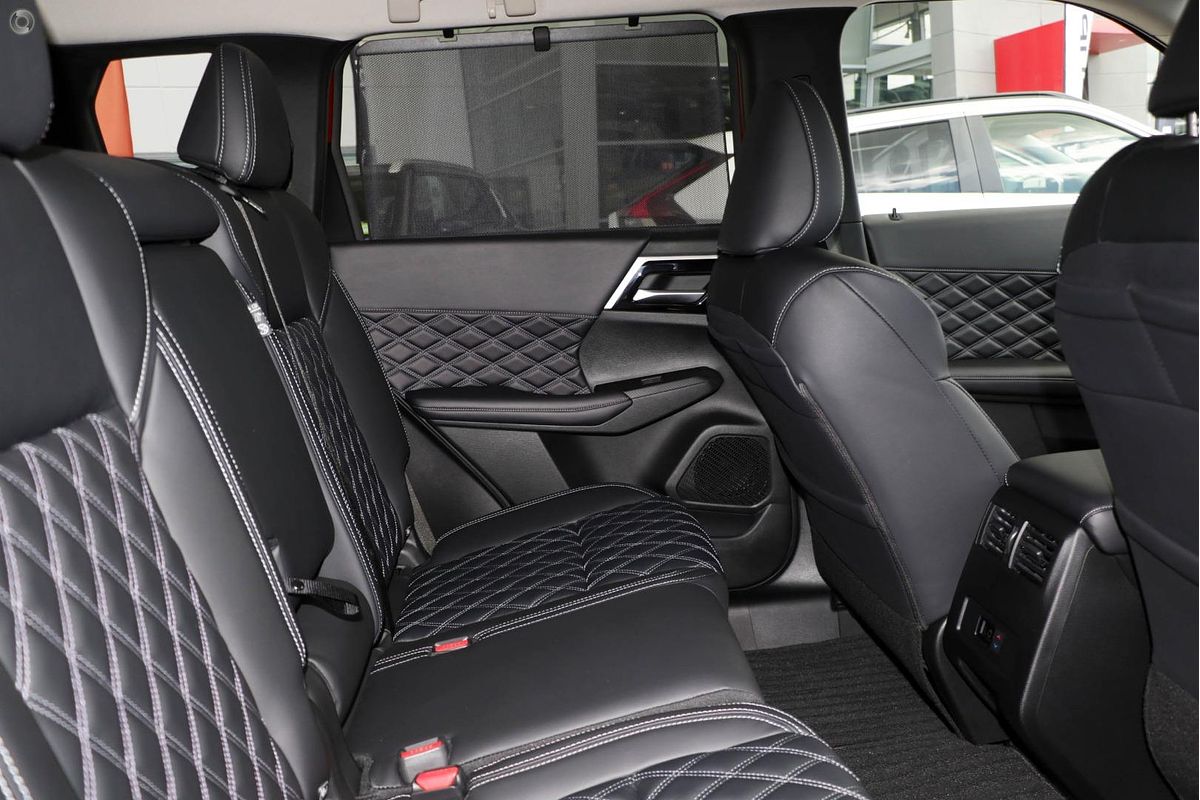 2024 Mitsubishi Outlander PHEV Exceed ZM