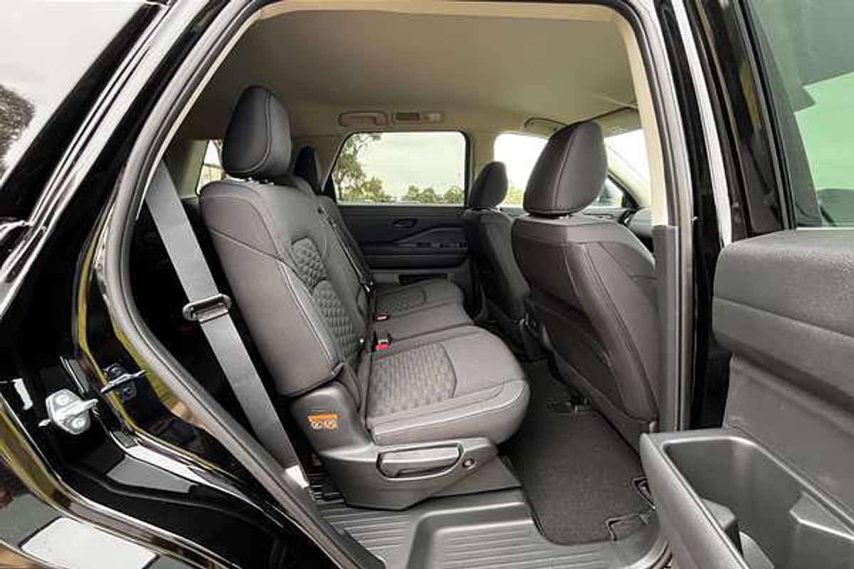 2024 Nissan Pathfinder ST-L R53