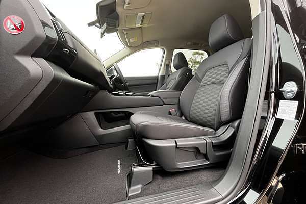 2024 Nissan Pathfinder ST-L R53