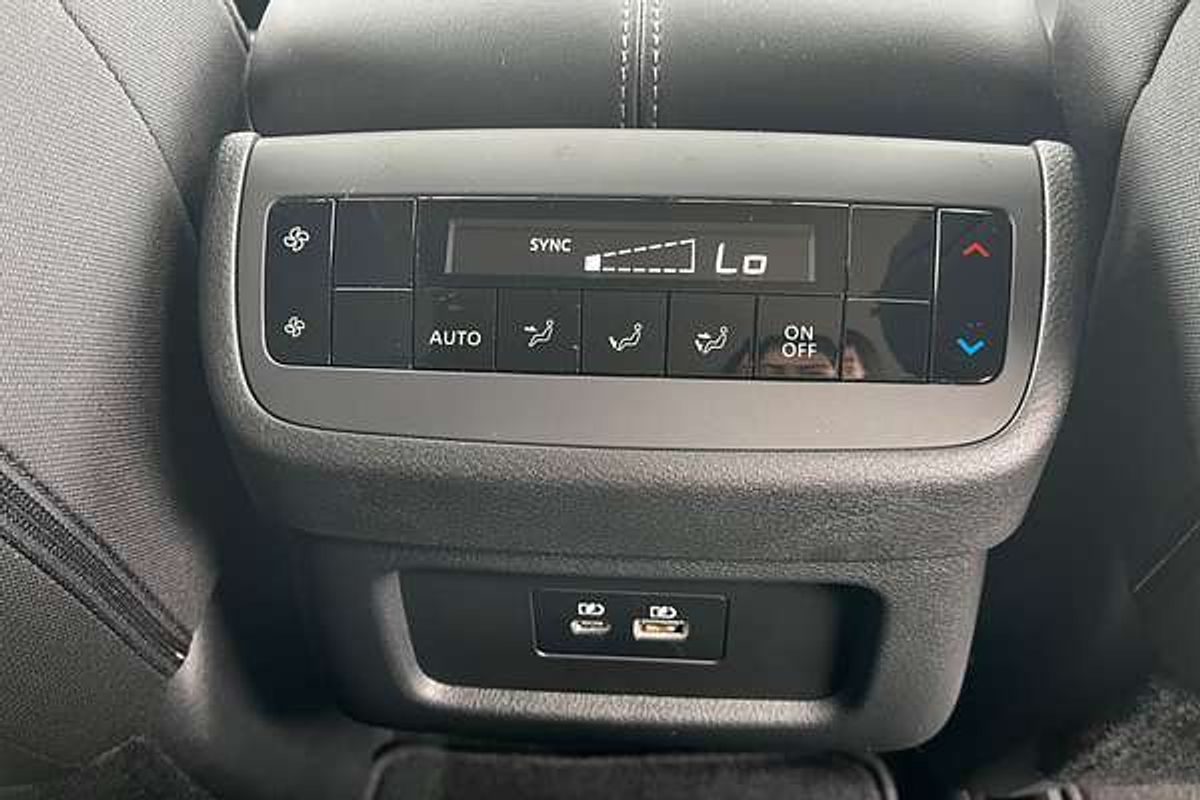 2024 Nissan Pathfinder ST-L R53