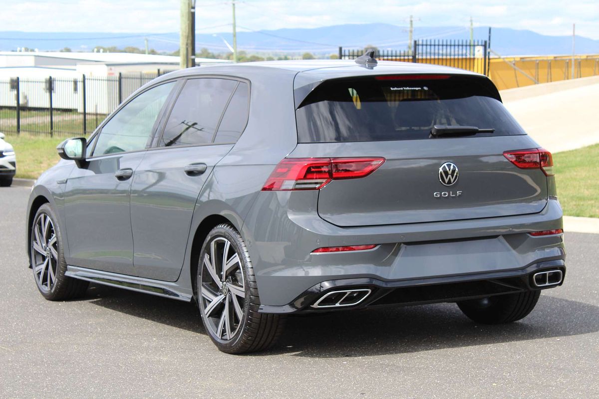 2024 Volkswagen Golf 110TSI R-Line 8