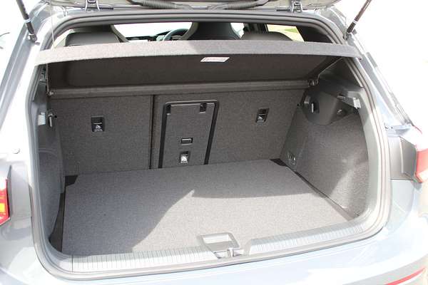 2024 Volkswagen Golf 110TSI R-Line 8
