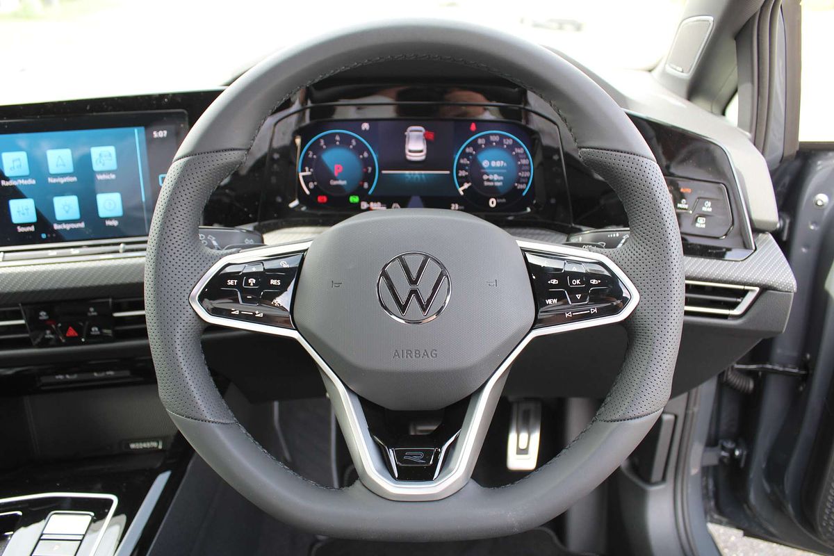 2024 Volkswagen Golf 110TSI R-Line 8