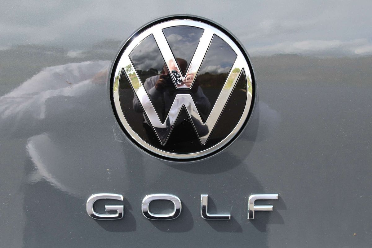2024 Volkswagen Golf 110TSI R-Line 8