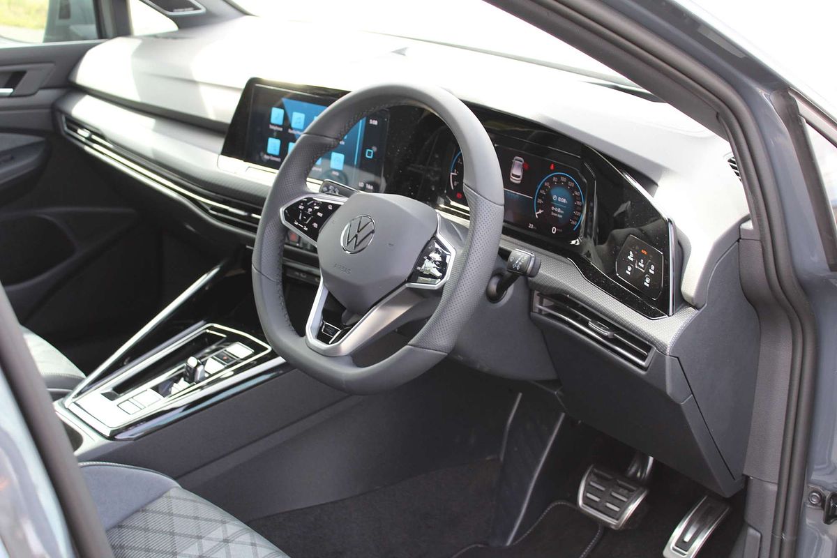 2024 Volkswagen Golf 110TSI R-Line 8