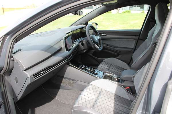 2024 Volkswagen Golf 110TSI R-Line 8