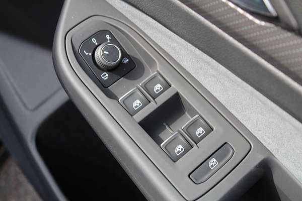 2024 Volkswagen Golf 110TSI R-Line 8