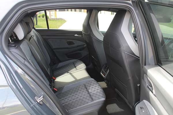 2024 Volkswagen Golf 110TSI R-Line 8