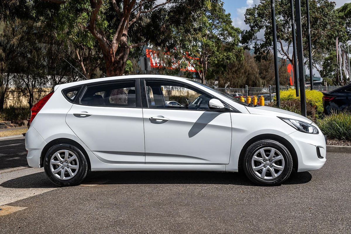 2014 Hyundai Accent Active RB2