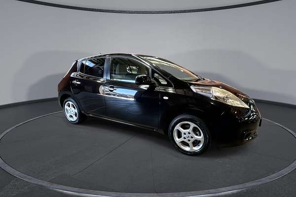 2016 Nissan LEAF S AZE0