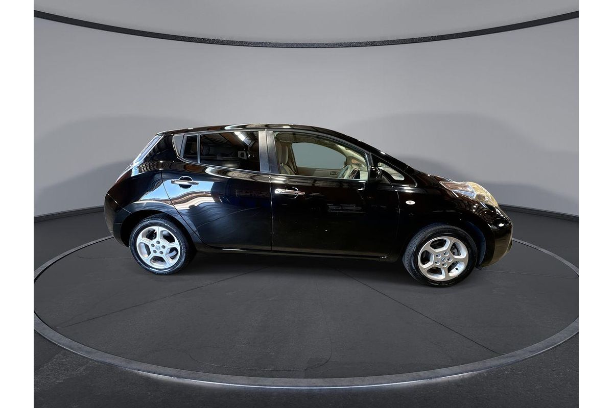 2016 Nissan LEAF S AZE0