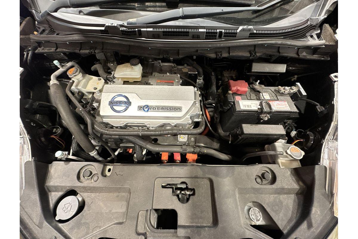 2016 Nissan LEAF S AZE0