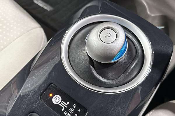 2016 Nissan LEAF S AZE0