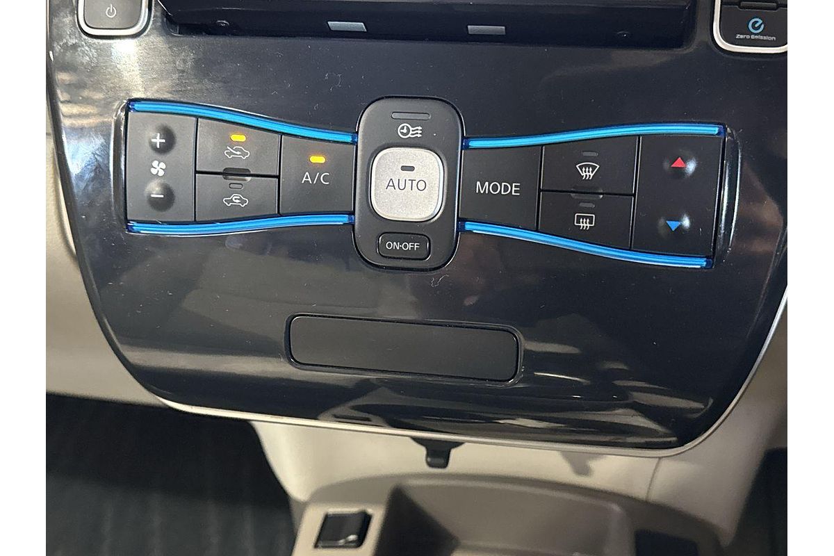 2016 Nissan LEAF S AZE0