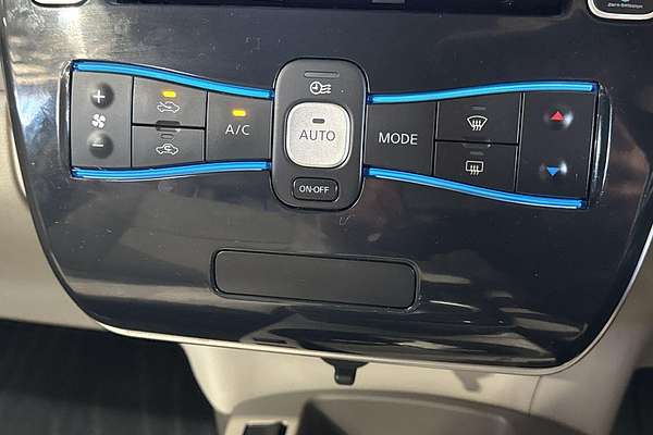 2016 Nissan LEAF S AZE0