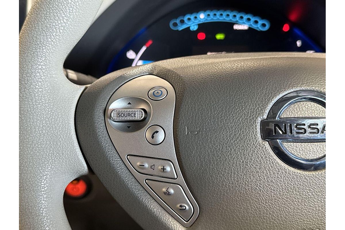 2016 Nissan LEAF S AZE0