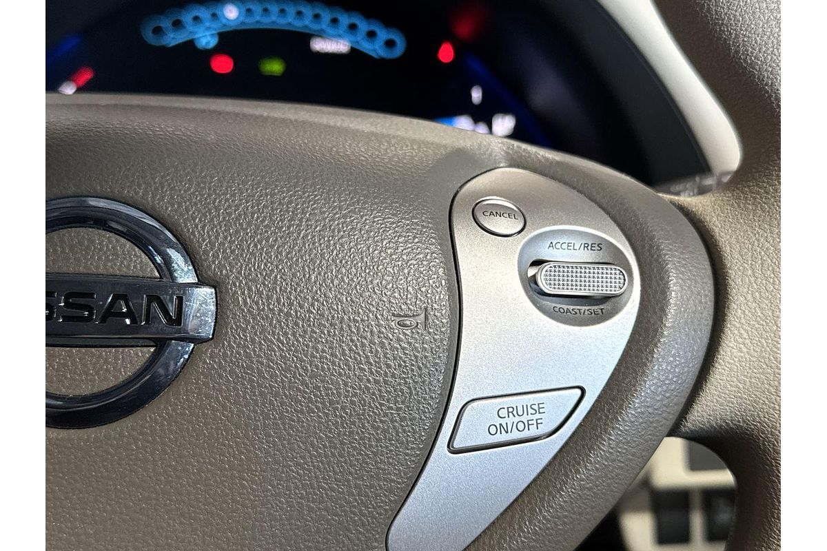 2016 Nissan LEAF S AZE0