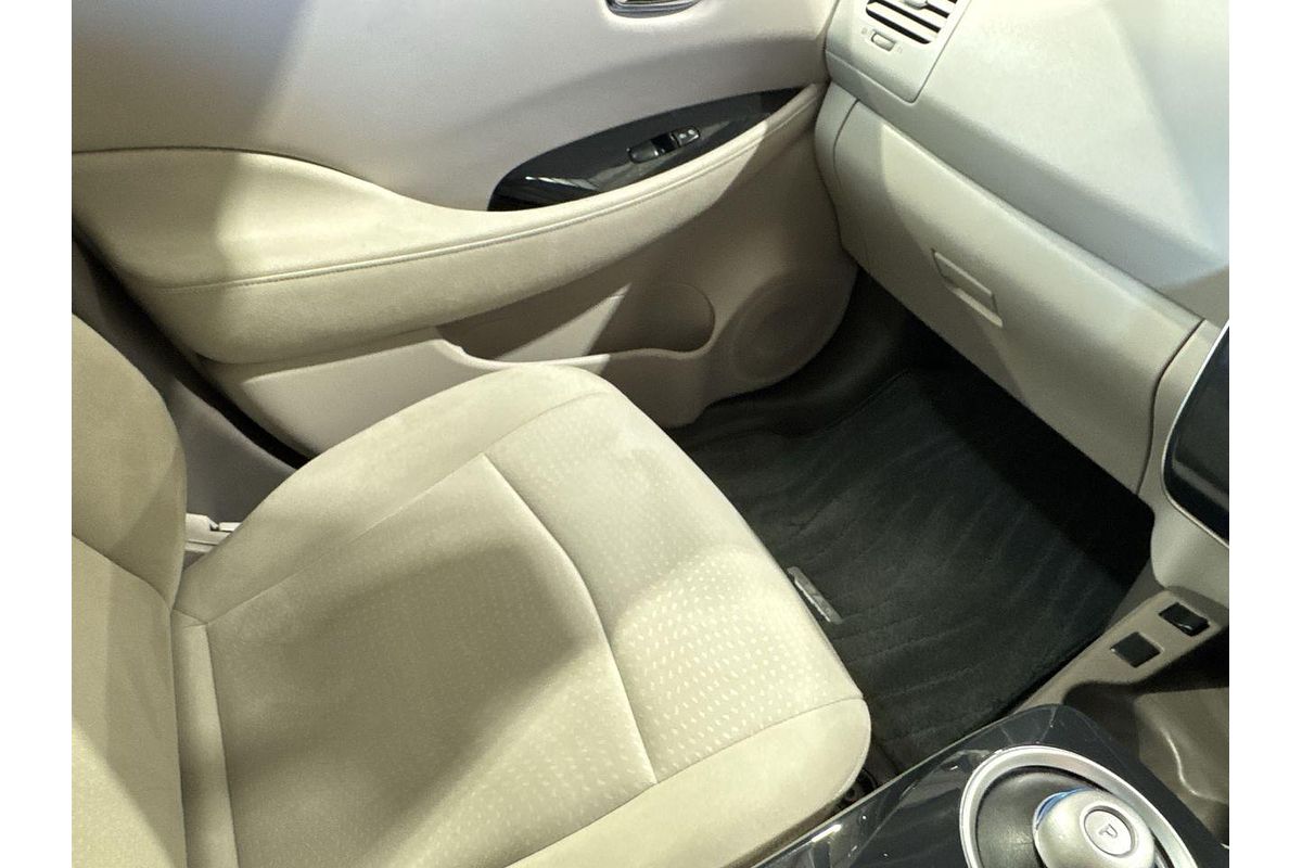 2016 Nissan LEAF S AZE0