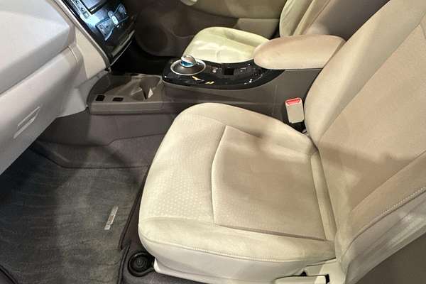 2016 Nissan LEAF S AZE0