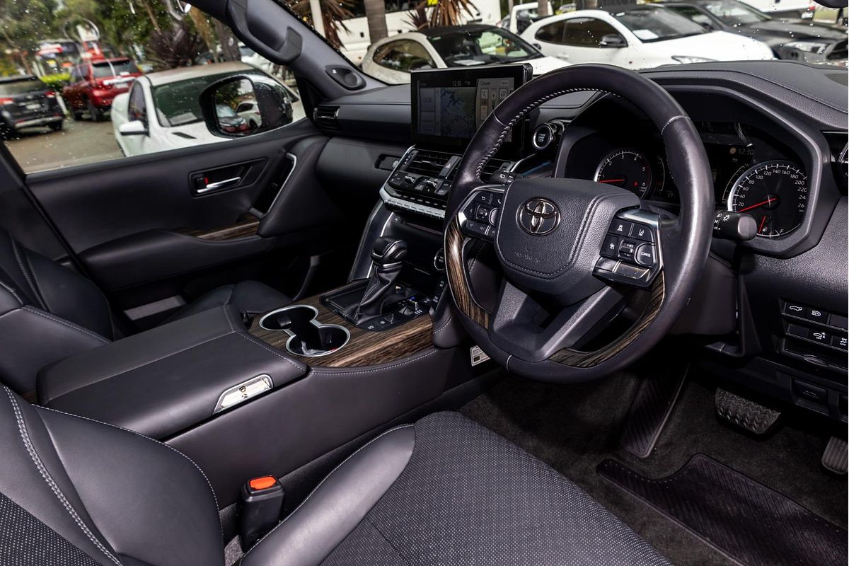 2021 Toyota Landcruiser Sahara FJA300R