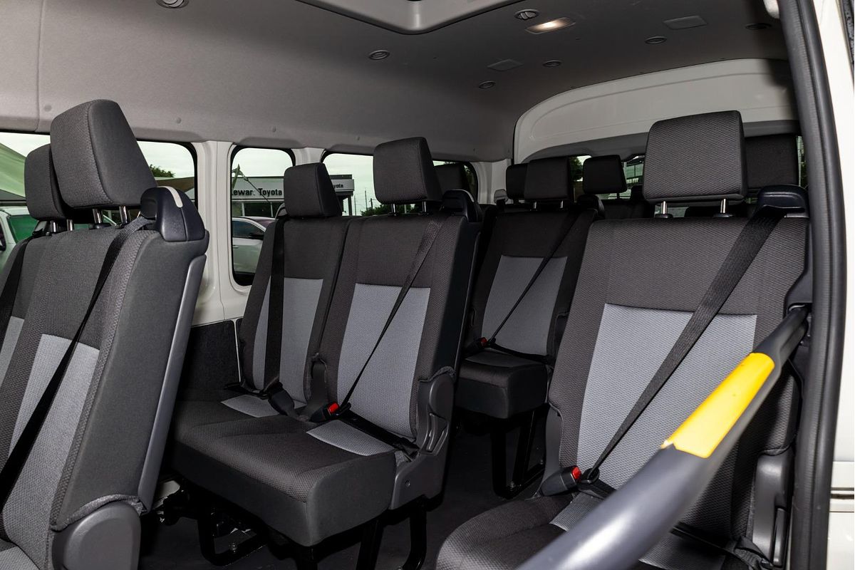 2023 Toyota Hiace Commuter GDH322R