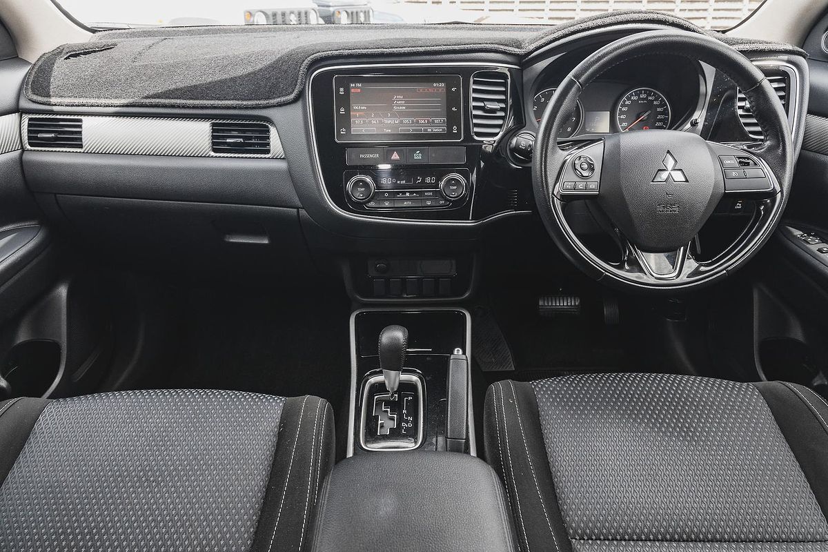 2017 Mitsubishi Outlander LS Safety Pack ZK