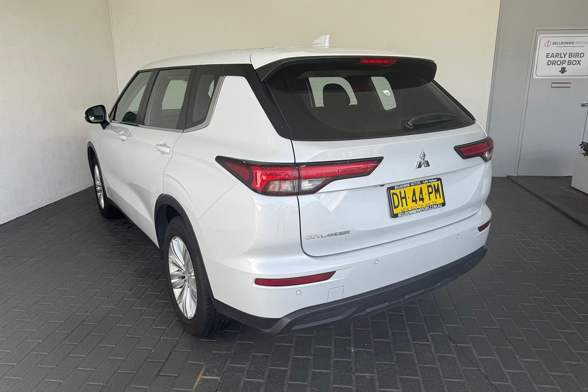 2023 Mitsubishi Outlander ES ZM