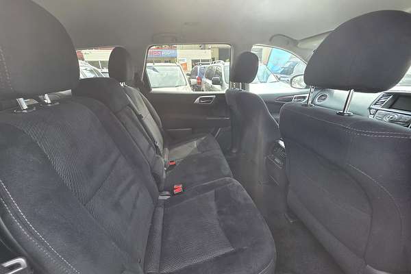 2016 Nissan Pathfinder ST R52