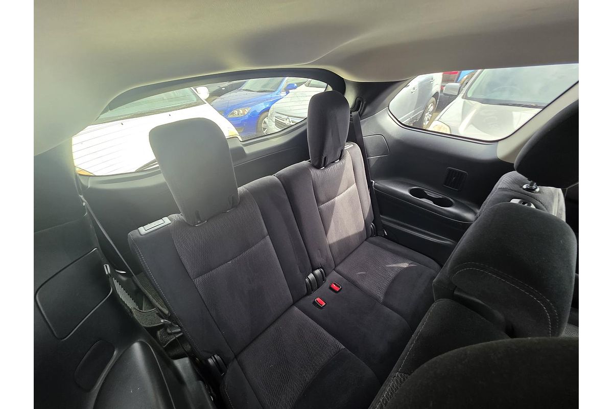 2016 Nissan Pathfinder ST R52