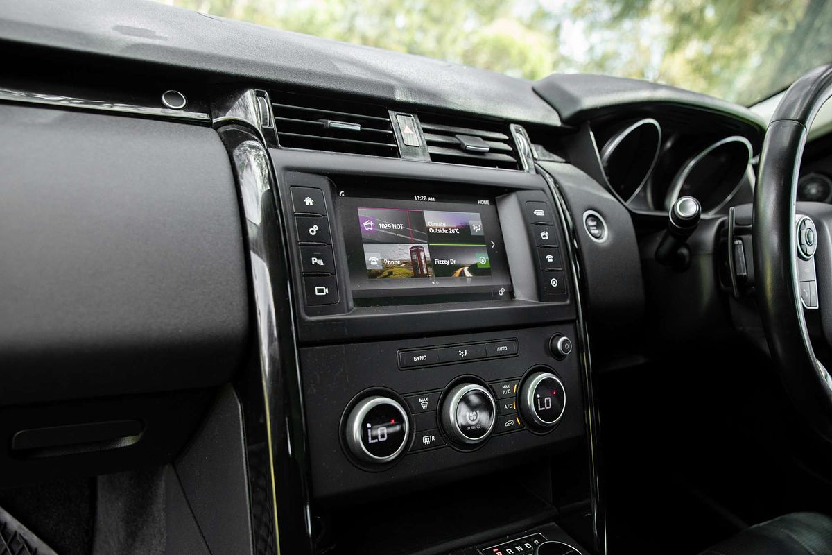 2017 Land Rover Discovery TD6 SE Series 5