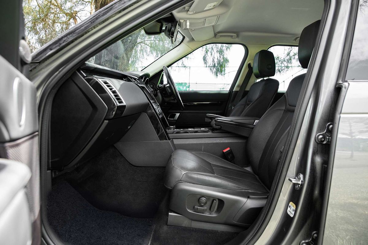 2017 Land Rover Discovery TD6 SE Series 5