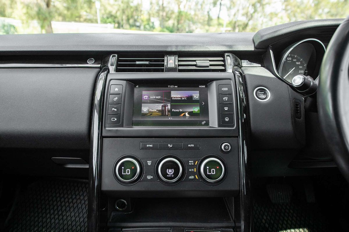 2017 Land Rover Discovery TD6 SE Series 5